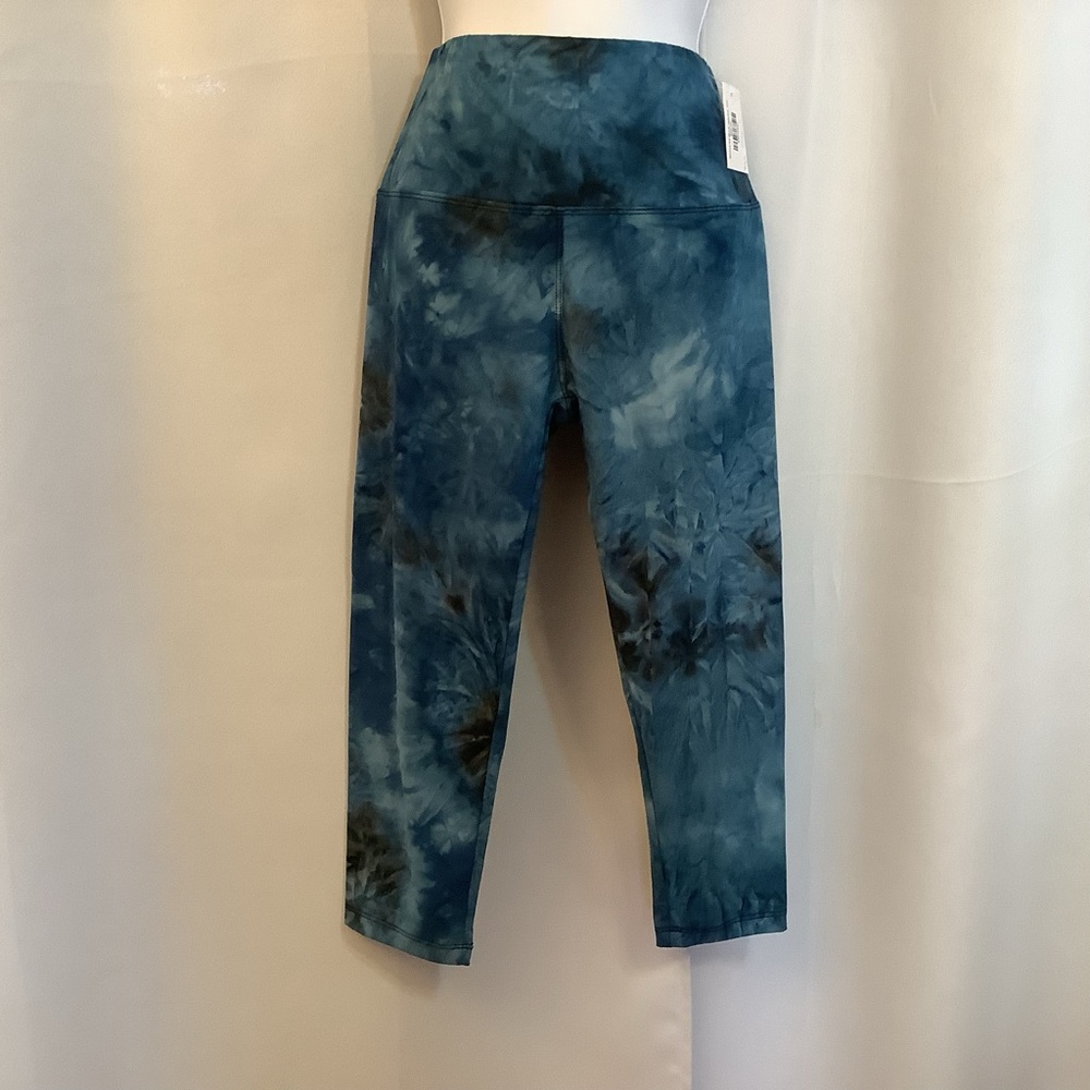 Leggings Yoga Capris Cropped Women’s Size Regular 2-10 Blue Waves Tie Dye